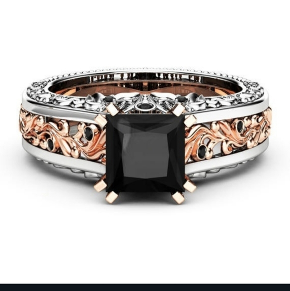 Exquisite Black Stone Ring with Rose Gold and Silver Accents - Picture 2 of 14